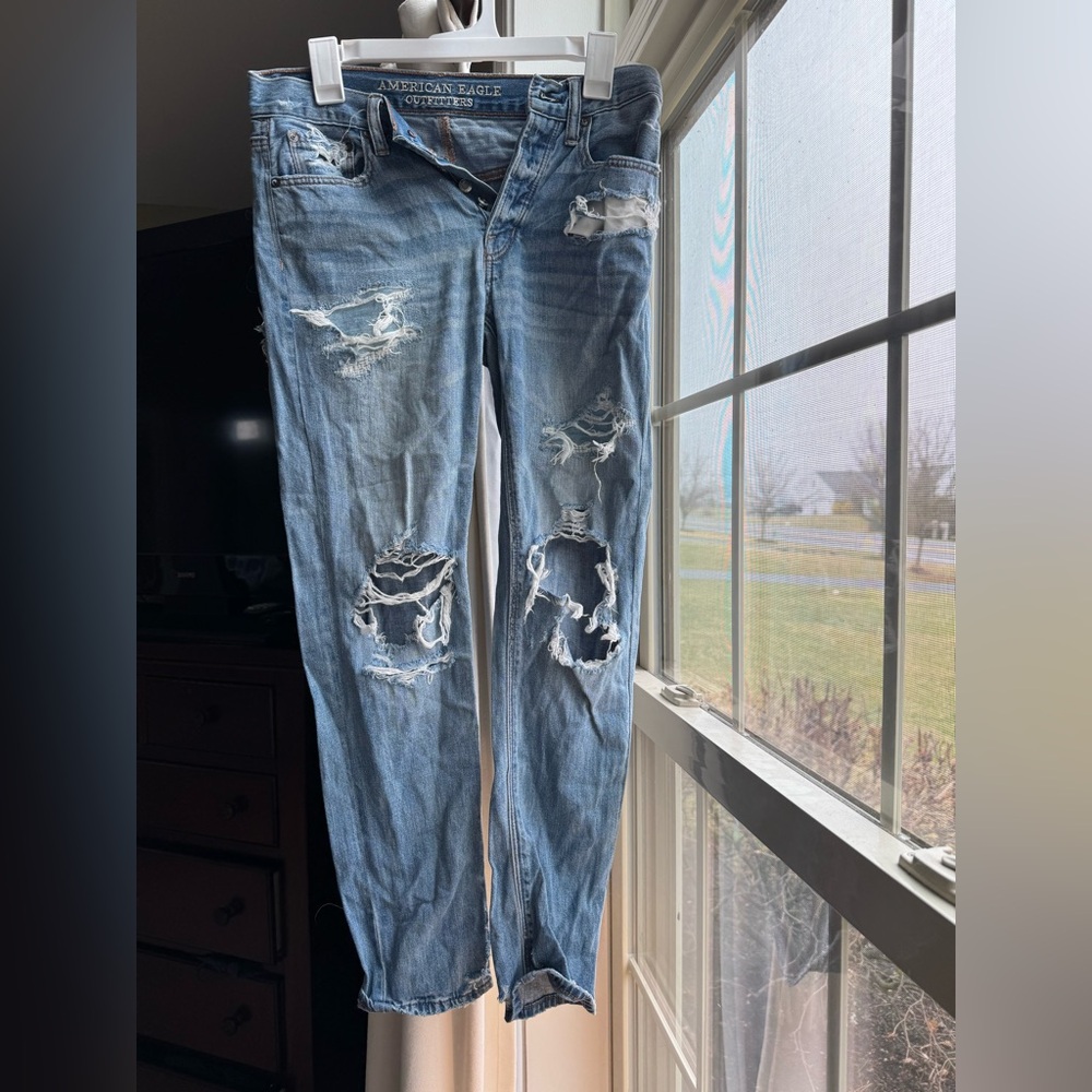 High rise ripped jeans